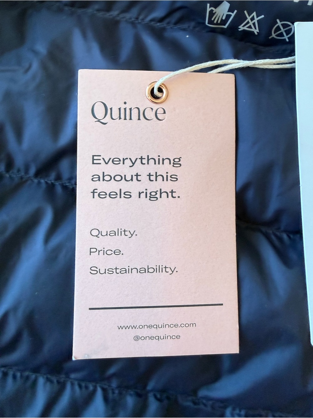 Quince Lightweight Down Packable Puffer Vest in navy, women’s size Medium. NWT - Picture 10 of 14